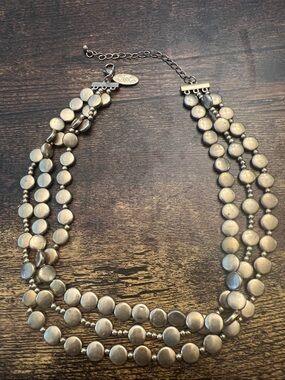 Canvas style gold tone necklace